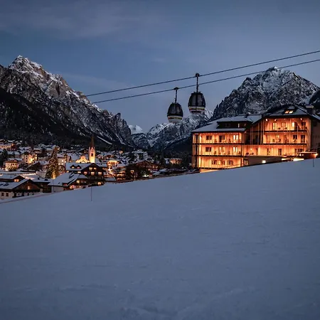 Hotel Excelsior Dolomites Life 4*